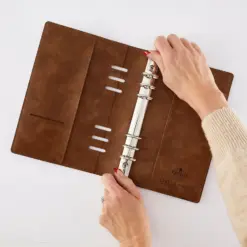 Dark Roast Binder by Esther Glas - Bilde 7
